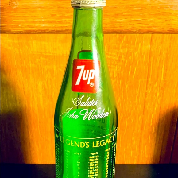 VINTAGE 7 UP COMMEMORATIVE Bottle - Picture 4 of 13